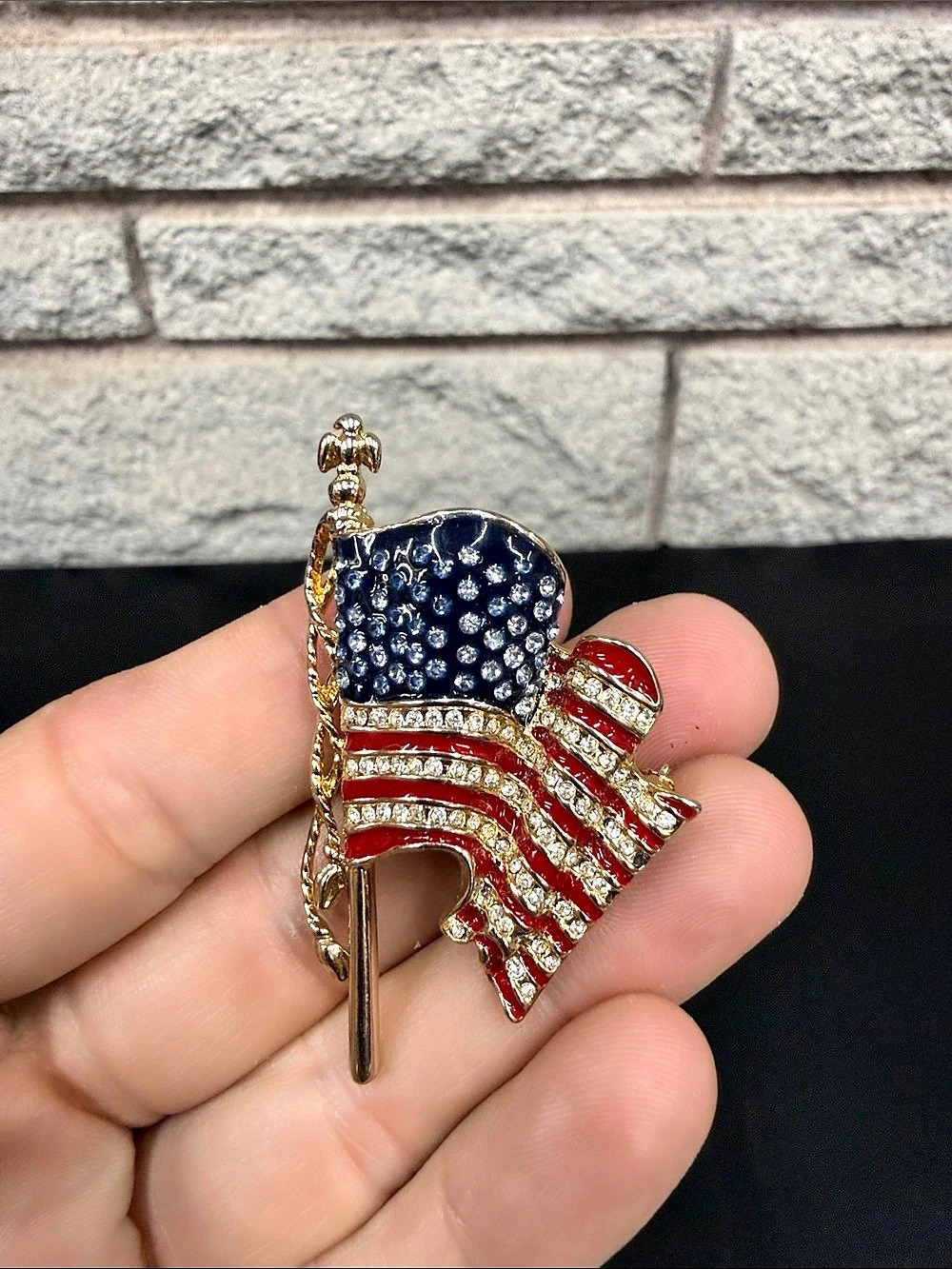 Monet United We Stand Remembrance 9/11 2001 brooch Gold & Black Brooch Like New